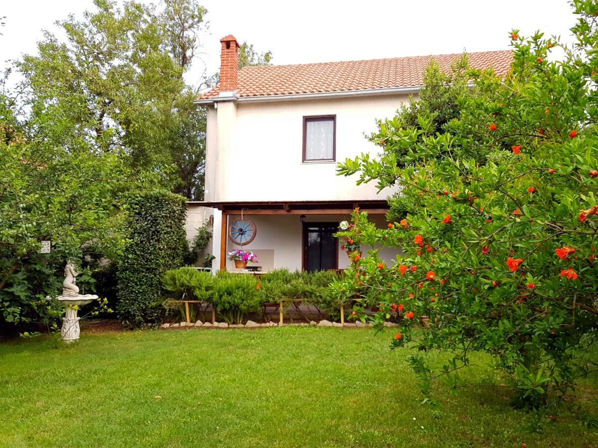 Greenhill Apartment *